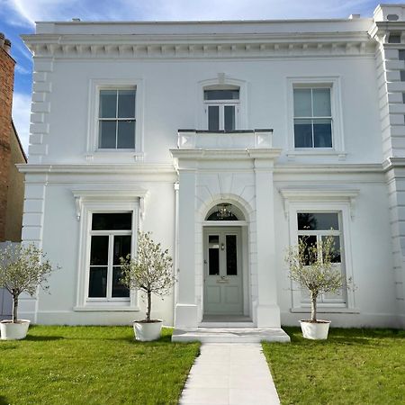 Willow House, Georgian Property In 셰퍼턴 외부 사진