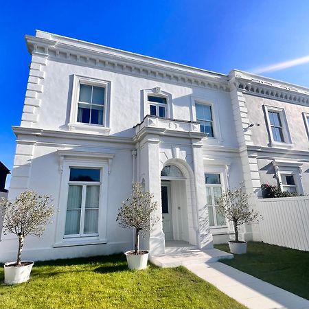Willow House, Georgian Property In 셰퍼턴 외부 사진