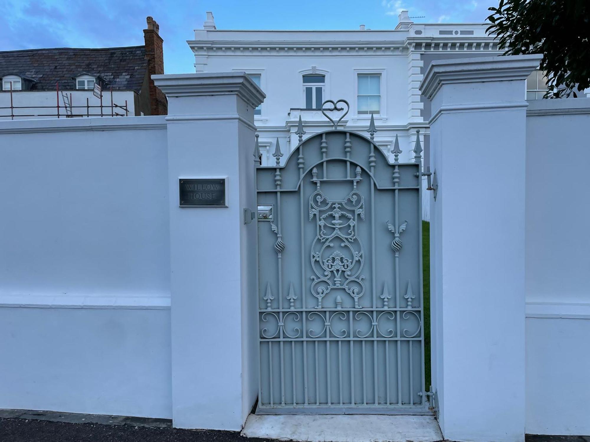 Willow House, Georgian Property In 셰퍼턴 외부 사진