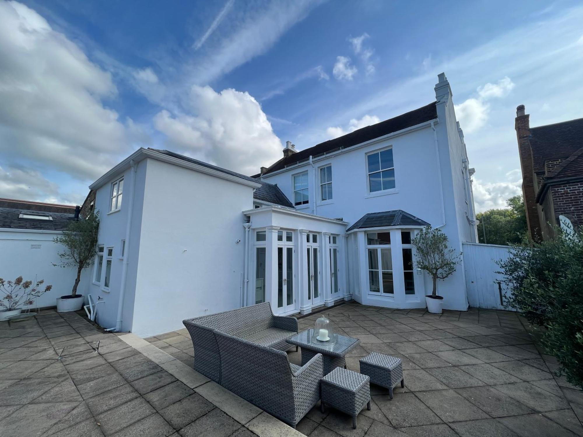 Willow House, Georgian Property In 셰퍼턴 외부 사진